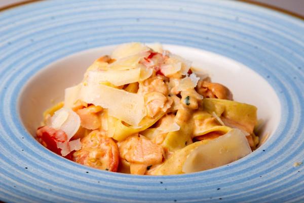Tagliatelle cu Somon Fume
